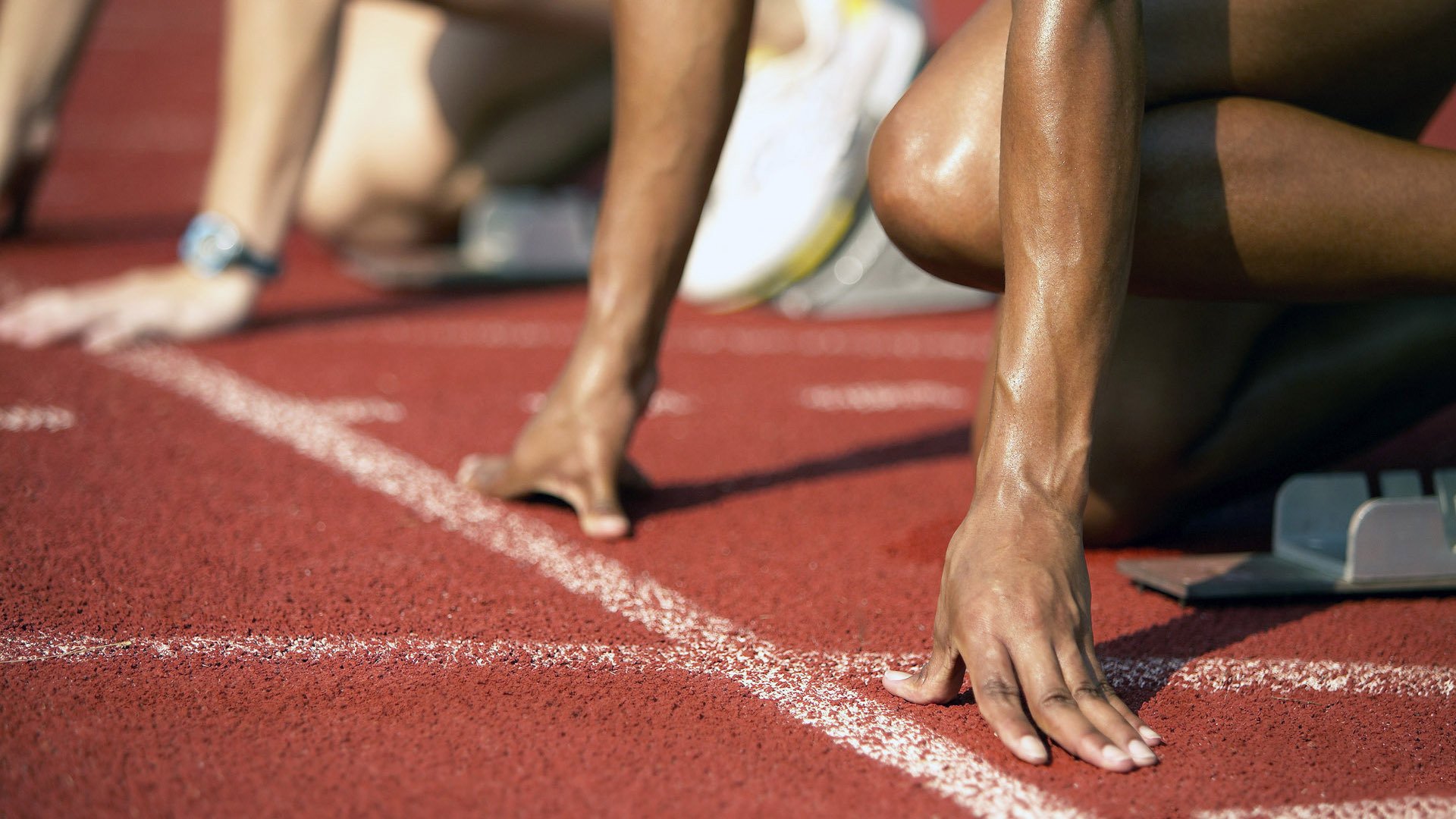 浓眉哥连续十场比赛得分超过表现优异，独行侠不断突破！全场沸腾不已